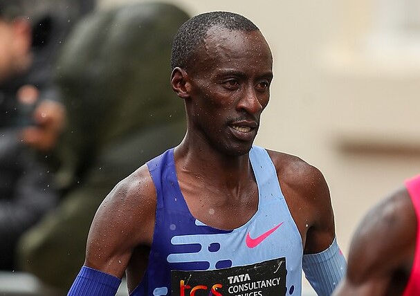 Kelvin+Kiptum+set+a+world+record+for+his+time+in+the+Chicago+Marathon+last+year.